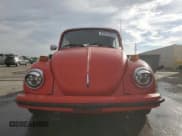 ✅ 1975 Volkswagen Beetle • VIN: 1552010446 • Lot: 91213135. Wystawiony na Copart z przebiegiem 92 047 mil. Bezpłatny archiwum sprzedaży aukcyjnych z USA i szczegółowy raport historii pojazdu na DreamBid. Zdjęcie 5.