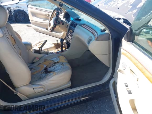 ✅ 2002 Toyota Solara SE • VIN: 2T1FF28P02C566318 • Lot: 41698027. Wystawiony na IAAI z przebiegiem 175 954 mil. Bezpłatny archiwum sprzedaży aukcyjnych z USA i szczegółowy raport historii pojazdu na DreamBid. Zdjęcie 5.