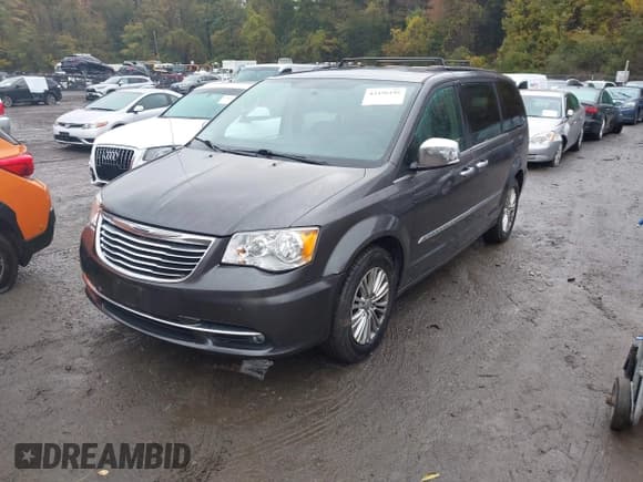 ✅ 2015 Chrysler Town & Country Touring L • VIN: 2C4RC1CG0FR754267 • Lot: 43450195. Listed on IAAI with 131,198 mi. Free auction sales archive from the USA and detailed vehicle history report at DreamBid. Image 17.