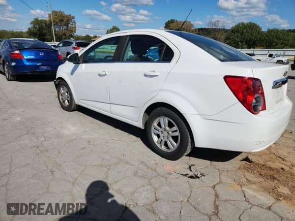 2014 Chevrolet Sonic LT с VIN 1G1JC5SH2E4208885, выставлен на аукционе Copart как лот 84543525 с пробегом 134 412 миль миль и Списание • Salvage title. История ставок и продаж доступна на DreamBid. Изображение 2.