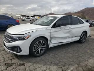 ✅ 2023 Volkswagen Jetta Sport • VIN: 3VWBM7BU7PM040473 • Lot: 84428355. Wystawiony na Copart z przebiegiem 10 355 mil. Bezpłatny archiwum sprzedaży aukcyjnych z USA i szczegółowy raport historii pojazdu na DreamBid. Zdjęcie 1.