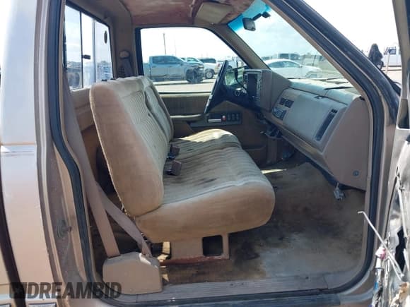 ✅ 1993 Chevrolet Silverado 1500 • VIN: 1GCDC14K2PZ222006 • Lot: 43157986. Wystawiony na IAAI z przebiegiem 286 134 mil. Bezpłatny archiwum sprzedaży aukcyjnych z USA i szczegółowy raport historii pojazdu na DreamBid. Zdjęcie 5.