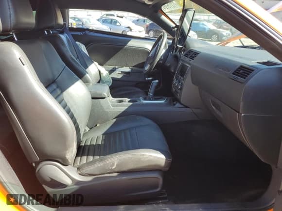 ✅ 2012 Dodge Challenger R/T Plus • VIN: 2C3CDYBT1CH158598 • Lot: 77275724. Wystawiony na Copart z przebiegiem Nie podano. Bezpłatny archiwum sprzedaży aukcyjnych z USA i szczegółowy raport historii pojazdu na DreamBid. Zdjęcie 7.