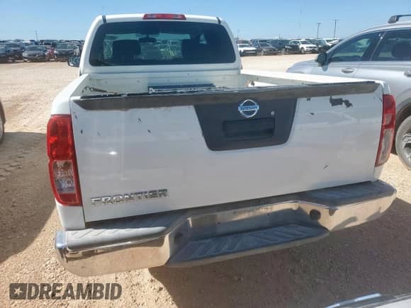 2015 Nissan Frontier S z VIN 1N6BD0CT0FN729353, wystawiony jako Copart lot #59012035 z przebiegiem 155 233 mil mil oraz Czysty tytuł • Clean title. Historia ofert i sprzedaży dostępna na DreamBid. Obrazek 6.