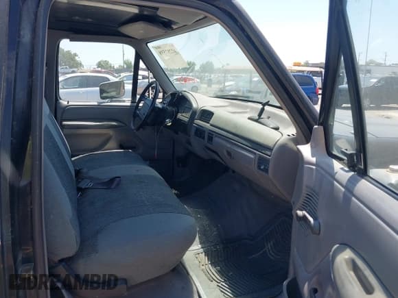 ✅ 1995 Ford F-150 • VIN: 2FTDF15N0SCA20559 • Lot: 42287598. Wystawiony na IAAI z przebiegiem 119 522 mil. Bezpłatny archiwum sprzedaży aukcyjnych z USA i szczegółowy raport historii pojazdu na DreamBid. Zdjęcie 5.