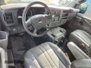 ✅ 2019 Chevrolet Express Cargo • VIN: 1GCWGAFPXK1337756 • Lot: 90460545. Wystawiony na Copart z przebiegiem 148 306 mil. Bezpłatny archiwum sprzedaży aukcyjnych z USA i szczegółowy raport historii pojazdu na DreamBid. Zdjęcie 8.