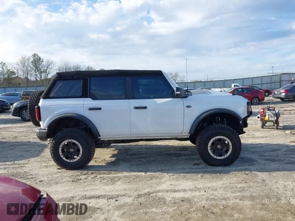 ✅ 2022 Ford Bronco • VIN: 1FMEE5DP7NLB41371 • Lot: 41575668. Listed on IAAI with 5,168 mi. Free auction sales archive from the USA and detailed vehicle history report at DreamBid. Image 13.