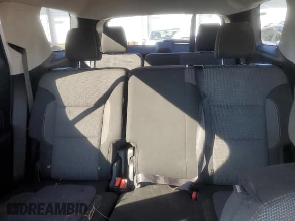 ✅ 2018 Chevrolet Traverse LS • VIN: 1GNERFKW7JJ127542 • Lot: 88205185. Wystawiony na Copart z przebiegiem 94 201 mil. Bezpłatny archiwum sprzedaży aukcyjnych z USA i szczegółowy raport historii pojazdu na DreamBid. Zdjęcie 10.