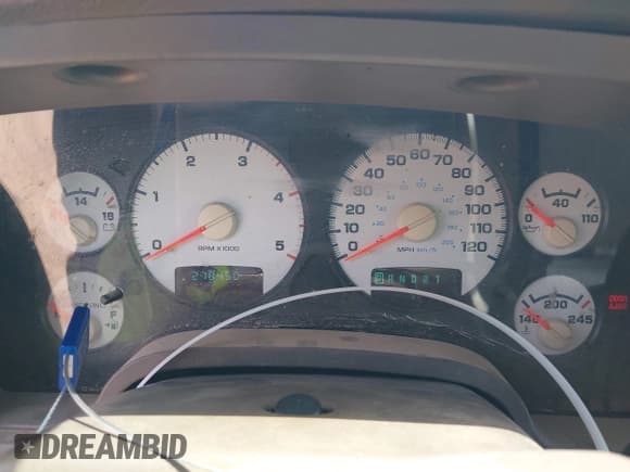 ✅ 2005 Dodge 2500 SLT • VIN: 3D7KR28C75G710174 • Lot: 42421193. Wystawiony na IAAI z przebiegiem 278 450 mil. Bezpłatny archiwum sprzedaży aukcyjnych z USA i szczegółowy raport historii pojazdu na DreamBid. Zdjęcie 7.