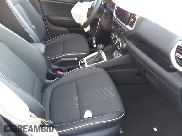 ✅ 2024 Hyundai Venue SEL • VIN: KMHRC8A39RU327634 • Lot: 41185940. Listed on IAAI with 1,486 mi. Free auction sales archive from the USA and detailed vehicle history report at DreamBid. Image 5.