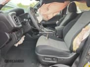 ✅ 2023 Toyota Tacoma TRD Sport • VIN: 3TMCZ5AN1PM557548 • Лот: 82419795. Опубликован ранее на Copart с пробегом 58 725 миль. Бесплатный доступ к архиву аукционных продаж из США и подробный отчёт об истории автомобиля на DreamBid. Изображение 7.