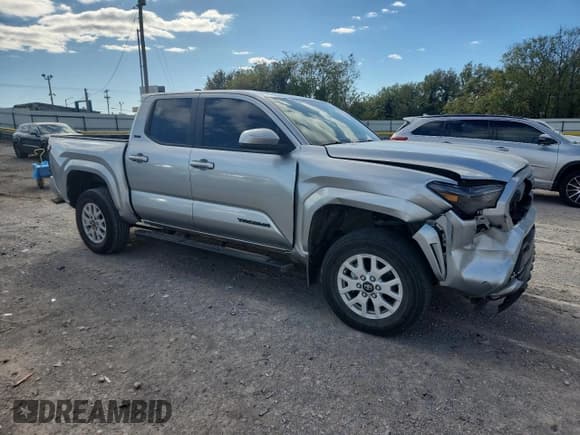 ✅ 2024 Toyota Tacoma SR5 • VIN: 3TYLB5JNXRT033696 • Lot: 90677615. Wystawiony na Copart z przebiegiem 32 732 mil. Bezpłatny archiwum sprzedaży aukcyjnych z USA i szczegółowy raport historii pojazdu na DreamBid. Zdjęcie 4.
