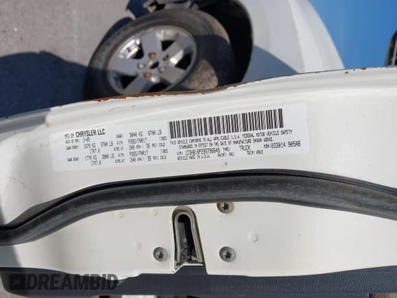 ✅ 2009 Dodge 1500 ST • VIN: 1D3HB18P29S796649 • Lot: 43117866. Wystawiony na IAAI z przebiegiem 294 122 mil. Bezpłatny archiwum sprzedaży aukcyjnych z USA i szczegółowy raport historii pojazdu na DreamBid. Zdjęcie 9.