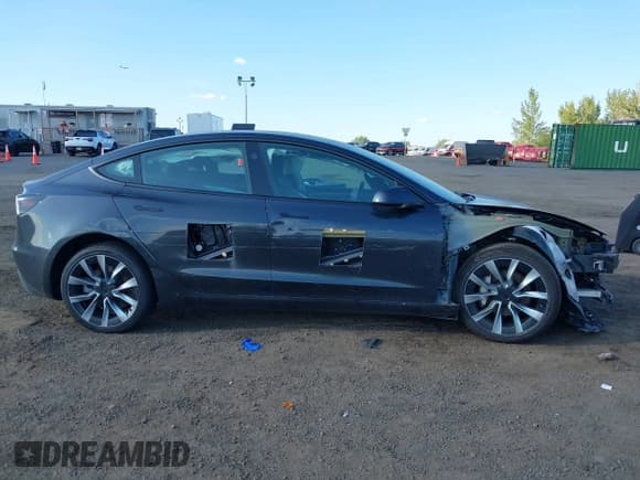 ✅ 2024 Tesla Model 3 • VIN: 5YJ3E1EA1RF749104 • Lot: 43182477. Wystawiony na IAAI z przebiegiem 18 569 mil. Bezpłatny archiwum sprzedaży aukcyjnych z USA i szczegółowy raport historii pojazdu na DreamBid. Zdjęcie 14.