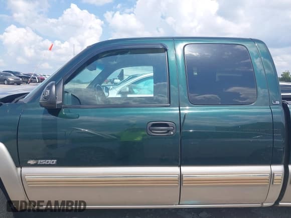 ✅ 2001 Chevrolet Silverado 1500 • VIN: 2GCEK19T611295288 • Лот: 42640158. Опубликован ранее на IAAI с пробегом 182 055 миль. Бесплатный доступ к архиву аукционных продаж из США и подробный отчёт об истории автомобиля на DreamBid. Изображение 14.