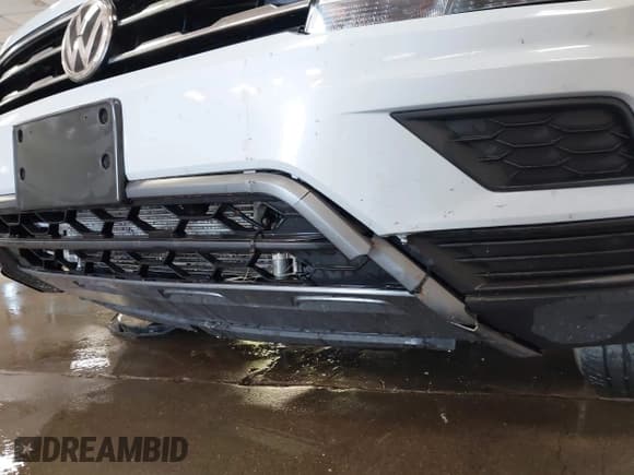 ✅ 2018 Volkswagen Tiguan S • VIN: 3VV0B7AX5JM108371 • Lot: 43047823. Listed on IAAI with 80,531 mi. Free auction sales archive from the USA and detailed vehicle history report at DreamBid. Image 17.