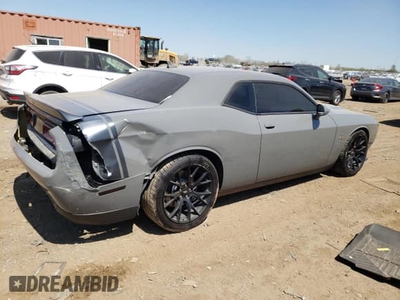 ✅ 2017 Dodge Challenger T/A 392 • VIN: 2C3CDZFJ5HH637869 • Lot: 52244344. Wystawiony na Copart z przebiegiem 62 951 mil. Bezpłatny archiwum sprzedaży aukcyjnych z USA i szczegółowy raport historii pojazdu na DreamBid. Zdjęcie 3.