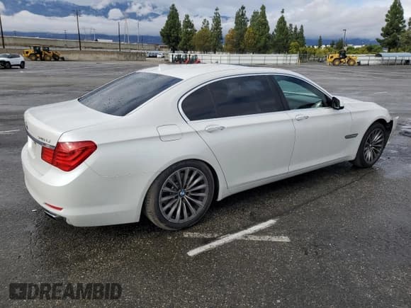 ✅ 2011 BMW 7 Series 740Li • VIN: WBAKB4C5XBC574864 • Лот: 82407465. Опубликован ранее на Copart с пробегом 94 211 миль. Бесплатный доступ к архиву аукционных продаж из США и подробный отчёт об истории автомобиля на DreamBid. Изображение 3.