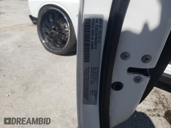 ✅ 2021 Dodge Challenger R/T • VIN: 2C3CDZBTXMH567772 • Lot: 63748284. Wystawiony na Copart z przebiegiem 33 995 mil. Bezpłatny archiwum sprzedaży aukcyjnych z USA i szczegółowy raport historii pojazdu na DreamBid. Zdjęcie 13.