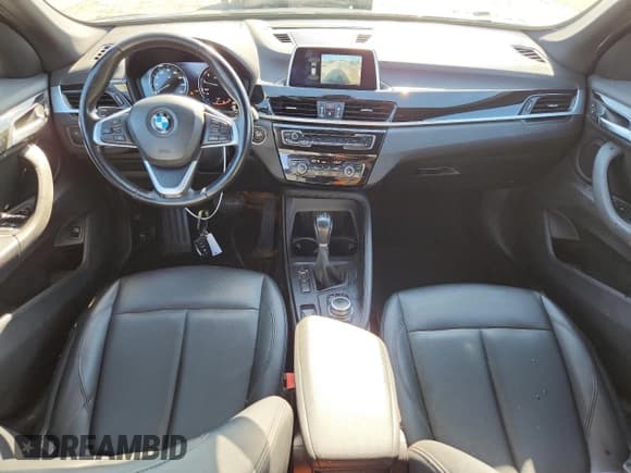 ✅ 2019 BMW X1 sDrive28i • VIN: WBXHU7C57K5L11781 • Lot: 84984175. Wystawiony na Copart z przebiegiem 96 925 mil. Bezpłatny archiwum sprzedaży aukcyjnych z USA i szczegółowy raport historii pojazdu na DreamBid. Zdjęcie 8.