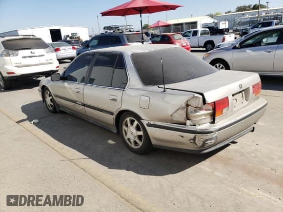 ✅ 1993 Honda Accord • VIN: JHMCB7573PC001026 • Lot: 73429034. Wystawiony na Copart z przebiegiem 313 772 mil. Bezpłatny archiwum sprzedaży aukcyjnych z USA i szczegółowy raport historii pojazdu na DreamBid. Zdjęcie 2.