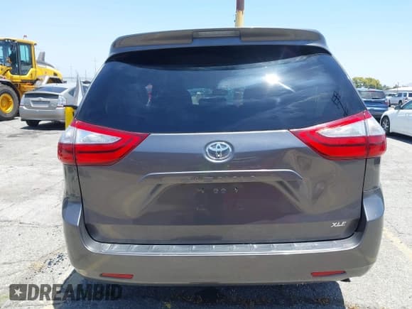 ✅ 2017 Toyota Sienna XLE Auto Access Seat • VIN: 5TDYZ3DC7HS849002 • Lot: 42500603. Listed on IAAI with 106,955 mi. Free auction sales archive from the USA and detailed vehicle history report at DreamBid. Image 17.