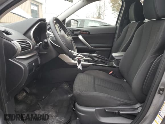 ✅ 2019 Mitsubishi Eclipse Cross ES • VIN: JA4AT3AA5KZ031628 • Lot: 93731415. Wystawiony na Copart z przebiegiem 92 442 mil. Bezpłatny archiwum sprzedaży aukcyjnych z USA i szczegółowy raport historii pojazdu na DreamBid. Zdjęcie 7.