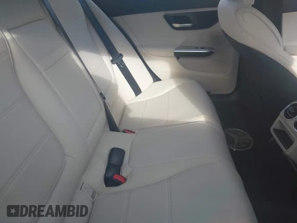 ✅ 2025 Mercedes-Benz C 300 • VIN: W1KAF4HBXSR269353 • Lot: 42755346. Listed on IAAI with 2,684 mi. Free auction sales archive from the USA and detailed vehicle history report at DreamBid. Image 8.