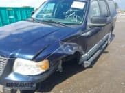 ✅ 2004 Ford Expedition Special Service • VIN: 1FMFU16L04LA40973 • Lot: 42304564. Wystawiony na IAAI z przebiegiem 221 708 mil. Bezpłatny archiwum sprzedaży aukcyjnych z USA i szczegółowy raport historii pojazdu na DreamBid. Zdjęcie 6.