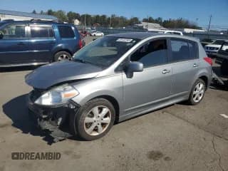✅ 2012 Nissan Versa SL • VIN: 3N1BC1CP9CK281696 • Lot: 85133745. Wystawiony na Copart z przebiegiem Nie podano. Bezpłatny archiwum sprzedaży aukcyjnych z USA i szczegółowy raport historii pojazdu na DreamBid. Zdjęcie 1.
