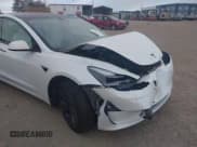 ✅ 2022 Tesla Model 3 Long Range • VIN: 5YJ3E1EB9NF115364 • Lot: 41618947. Wystawiony na IAAI z przebiegiem 58 196 mil. Bezpłatny archiwum sprzedaży aukcyjnych z USA i szczegółowy raport historii pojazdu na DreamBid. Zdjęcie 6.