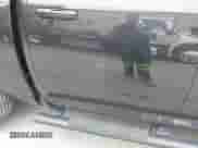 2017 Ram 1500 Night z VIN 1C6RR7MT1HS640395, wystawiony jako IAAI lot #43011656 z przebiegiem 48 144 mil mil oraz . Historia ofert i sprzedaży dostępna na DreamBid. Obrazek 19.