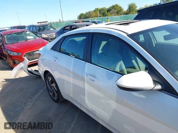 ✅ 2025 Hyundai Elantra SEL Convenience • VIN: KMHLS4DG7SU951650 • Lot: 43330896. Listed on IAAI with 2,140 mi. Free auction sales archive from the USA and detailed vehicle history report at DreamBid. Image 14.