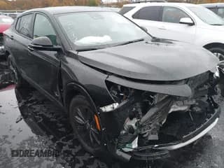 ✅ 2025 Buick Envista Sport Touring • VIN: KL47LBEP6SB195160 • Lot: 43571498. Wystawiony na IAAI z przebiegiem 6 794 mil. Bezpłatny archiwum sprzedaży aukcyjnych z USA i szczegółowy raport historii pojazdu na DreamBid. Zdjęcie 1.