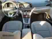 ✅ 2019 Hyundai Elantra SEL • VIN: 5NPD84LF0KH462646 • Lot: 81154575. Wystawiony na Copart z przebiegiem 59 186 mil mil. Skorzystaj z bezpłatnego archiwum sprzedaży aukcyjnych z USA i zobacz szczegółowy raport historii pojazdu na DreamBid. Zdjęcie 8.