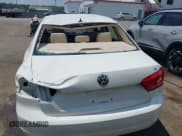 ✅ 2014 Volkswagen Passat SE • VIN: 1VWBP7A34EC020471 • Lot: 42633961. Wystawiony na IAAI z przebiegiem 125 185 mil. Bezpłatny archiwum sprzedaży aukcyjnych z USA i szczegółowy raport historii pojazdu na DreamBid. Zdjęcie 6.