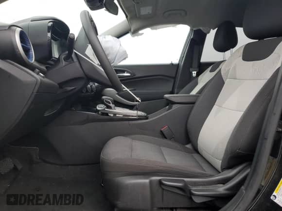 2024 Chevrolet Trax LS с VIN KL77LFE23RC077876, выставлен на аукционе Copart как лот 90899545 с пробегом 17 067 миль миль и Чистый • Clean title. История ставок и продаж доступна на DreamBid. Изображение 7.