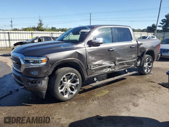 2020 Ram 1500 Limited с VIN 1C6SRFHT3LN356375, выставлен на аукционе Copart как лот 86874055 с пробегом 77 629 миль миль и Списание • Salvage title. История ставок и продаж доступна на DreamBid. Изображение 1.