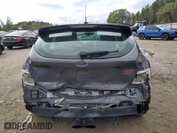 ✅ 2018 Ford Focus ST • VIN: 1FADP3L98JL221005 • Lot: 82386675. Wystawiony na Copart z przebiegiem 117 049 mil. Bezpłatny archiwum sprzedaży aukcyjnych z USA i szczegółowy raport historii pojazdu na DreamBid. Zdjęcie 6.