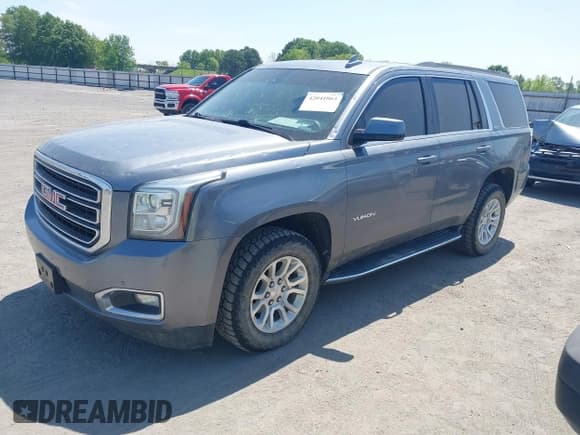 ✅ 2020 GMC Yukon SLT • VIN: 1GKS2BKC2LR267800 • Lot: 42041063. Listed on IAAI with 101,456 mi. Free auction sales archive from the USA and detailed vehicle history report at DreamBid. Image 2.