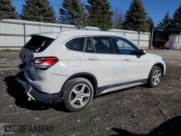 ✅ 2021 BMW X1 xDrive28i • VIN: WBXJG9C05M3M70872 • Lot: 48366915. Wystawiony na Copart z przebiegiem 40 662 mil. Bezpłatny archiwum sprzedaży aukcyjnych z USA i szczegółowy raport historii pojazdu na DreamBid. Zdjęcie 3.