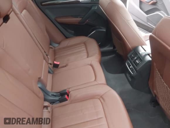 ✅ 2020 Audi Q5 Premium • VIN: WA1ANAFY8L2000632 • Lot: 43777061. Wystawiony na IAAI z przebiegiem 49 487 mil. Bezpłatny archiwum sprzedaży aukcyjnych z USA i szczegółowy raport historii pojazdu na DreamBid. Zdjęcie 8.