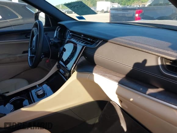 ✅ 2023 Jeep Grand Cherokee Limited • VIN: 1C4RJKBG6P8852746 • Lot: 42572515. Listed on IAAI with 52,503 mi. Free auction sales archive from the USA and detailed vehicle history report at DreamBid. Image 5.