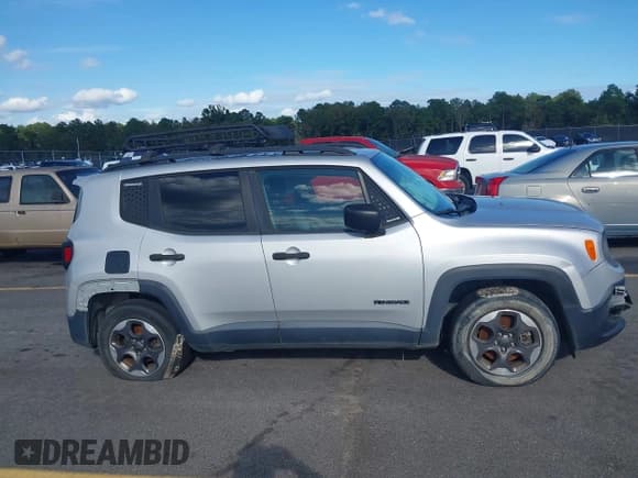 ✅ 2017 Jeep Renegade Sport • VIN: ZACCJAAB0HPG17128 • Lot: 43399126. Wystawiony na IAAI z przebiegiem 80 833 mil. Bezpłatny archiwum sprzedaży aukcyjnych z USA i szczegółowy raport historii pojazdu na DreamBid. Zdjęcie 13.