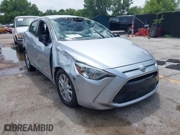 ✅ 2017 Toyota Yaris • VIN: 3MYDLBYV3HY170232 • Lot: 42745452. Wystawiony na IAAI z przebiegiem 78 759 mil. Bezpłatny archiwum sprzedaży aukcyjnych z USA i szczegółowy raport historii pojazdu na DreamBid. Zdjęcie 1.