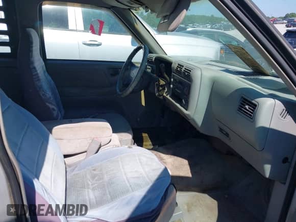 1995 Chevrolet S-10 LS с VIN 1GCCS19W1SK237852, выставлен на аукционе IAAI как лот 39769090 с пробегом 103 310 миль миль и . История ставок и продаж доступна на DreamBid. Изображение 5.