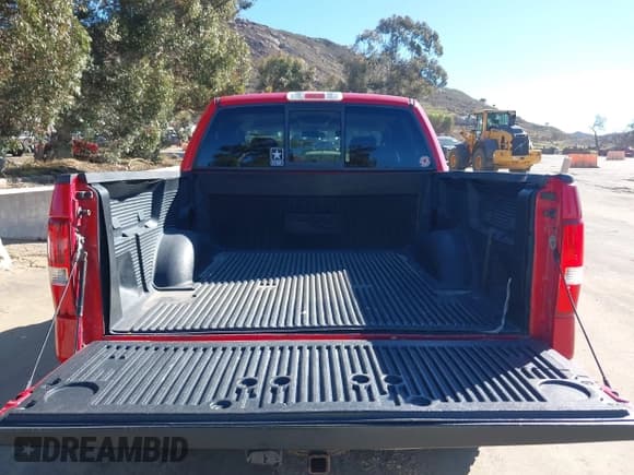 ✅ 2008 Ford F-150 XLT • VIN: 1FTPW14518FA07959 • Lot: 43775192. Wystawiony na IAAI z przebiegiem 110 290 mil. Bezpłatny archiwum sprzedaży aukcyjnych z USA i szczegółowy raport historii pojazdu na DreamBid. Zdjęcie 16.