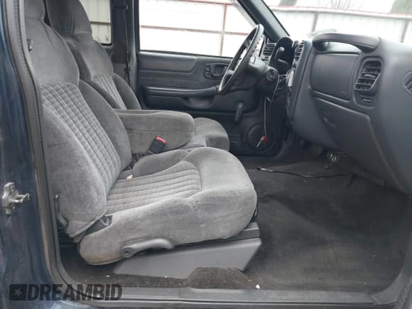 ✅ 2001 Chevrolet S-10 LS • VIN: 1GCDT19W418141534 • Лот: 41856050. Опубликован ранее на IAAI с пробегом 236 862 миль. Бесплатный доступ к архиву аукционных продаж из США и подробный отчёт об истории автомобиля на DreamBid. Изображение 5.