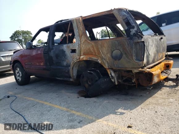 ✅ 2002 Chevrolet Blazer LS • VIN: 1GNDT13W22K102509 • Lot: 63649714. Wystawiony na Copart z przebiegiem Nie podano. Bezpłatny archiwum sprzedaży aukcyjnych z USA i szczegółowy raport historii pojazdu na DreamBid. Zdjęcie 2.