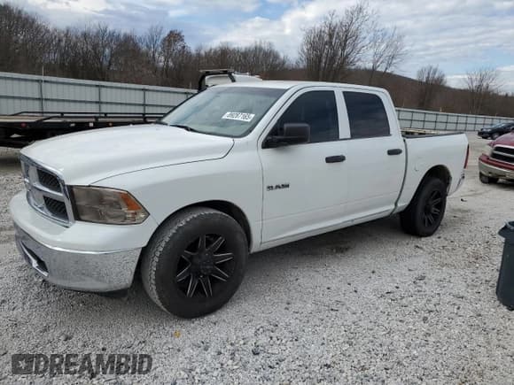 ✅ 2010 Dodge 1500 ST • VIN: 1D7RB1CP2AS193425 • Lot: 89287165. Wystawiony na Copart z przebiegiem 131 737 mil. Bezpłatny archiwum sprzedaży aukcyjnych z USA i szczegółowy raport historii pojazdu na DreamBid. Zdjęcie 1.